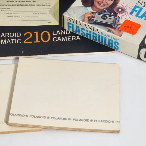 Polaroid Automatic 210 Land Camera With Sylvania Blue Dot Flashbulbs & Manuals - Picture 3 of 12